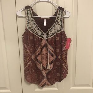 *NWT* Medium Xhilaration sleeveless top